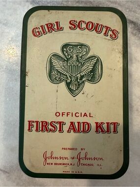 Vintage Girl Scouts Official First Aid‎ Kit Johnson & Johnson with Guide 1950s